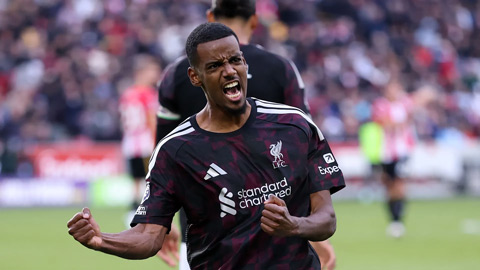 Isak trở thành người hùng giúp Liverpool đoạt 3 điểm