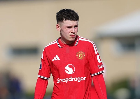 Kai Rooney có trận ra mắt U21 MU ở trận thua Nottingham Forest