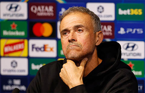Không ai phản pháo giỏi hơn Luis Enrique