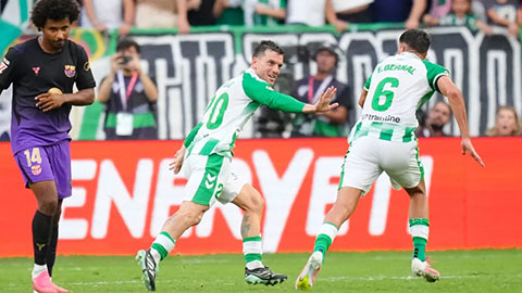  Cựu sao Tottenham ghi siêu phẩm cho Betis nhưng bị VAR từ chối
