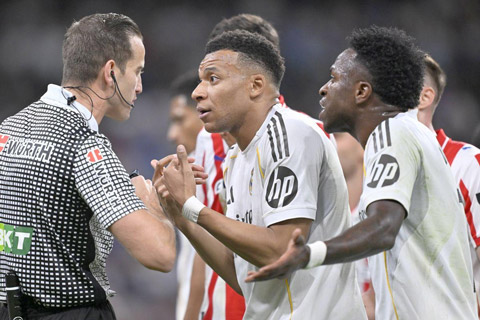 Trọng T Javier Alberola Rojas từng không cho Real Madrid hưởng 11 mét khi Mbappe bị phạm lỗi trong vòng cấm ở trận gặp Girona mùa trước