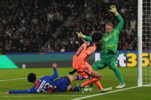 Khoảnh khắc Yamal lóe sáng xé lưới PSG bằng một siêu phẩm góc hẹp