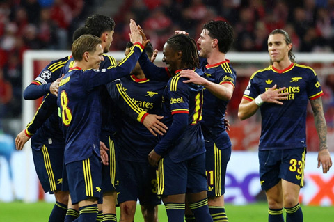 Arsenal đã hòa Bayern 2-2 tại Allianz Arena
