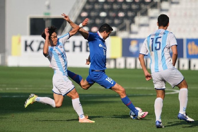  Nhật định phạt góc Shanghai Shenhua vs Wuhan Three Towns, 18h35 ngày 20/05