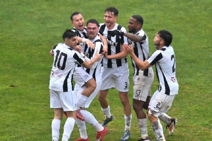  Nhận định Lokomotiv Plovdiv vs Botev Plovdiv 21h45 ngày 25/5: Derby thành Plovdiv