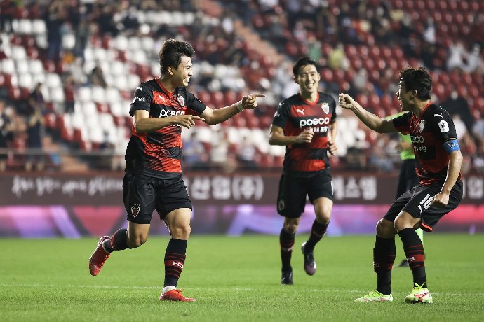  Nhận định Pohang Steelers vs Gamba Osaka 17h00 ngày 12/2: Thế trận thăm dò