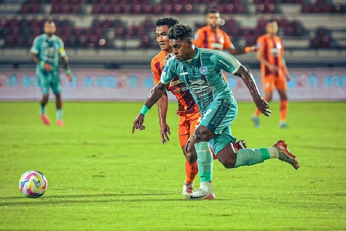  Nhận định PSBS Biak Numfor vs Persita Tangerang 15h30 ngày 6/11: Khách lấn át chủ