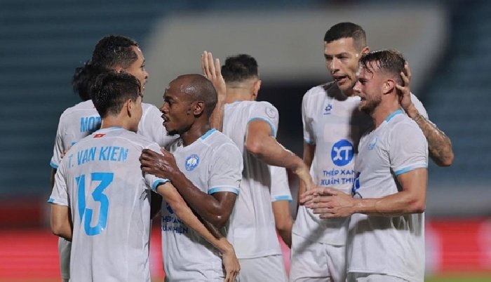  Nhận định Nam Định vs Becamex TPHCM, 18h00 ngày 18/10: Trở lại đường đua