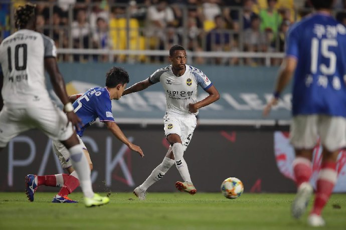  Nhận định Incheon United vs Suwon Samsung Bluewings 12h00 ngày 8/10: Trận đấu 6 điểm