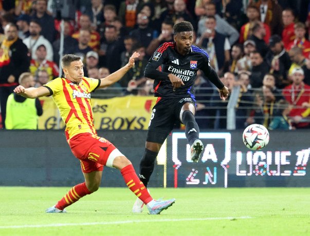  Nhật định phạt góc Lyon vs Lens, 3h10 ngày 06/03