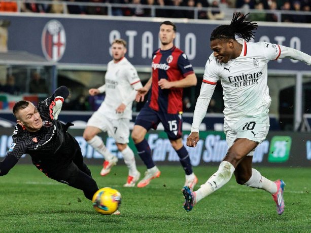 Nhật định phạt góc Bologna vs AC Milan, 2h45 ngày 04/02
