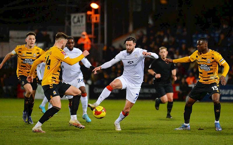 Nhận định Cambridge United vs Luton Town 1h00 ngày 8/10: Cửa dưới tạo bất ngờ - Ảnh 1