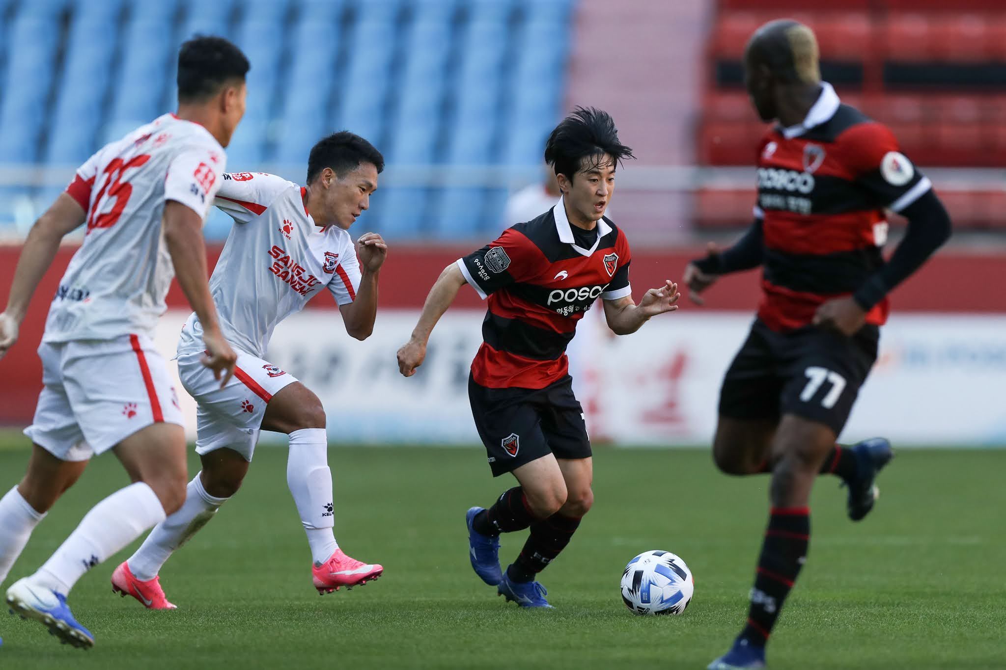 Nhận định Gimcheon Sangmu vs Pohang Steelers 14h30 ngày 27/9: Cuộc chiến nhóm dẫn đầu - Ảnh 4
