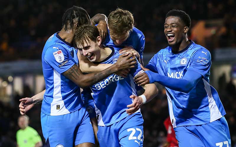 Nhận định Crawley Town vs Peterborough United 2h45 ngày 12/11: Ba điểm cho khách - Ảnh 1