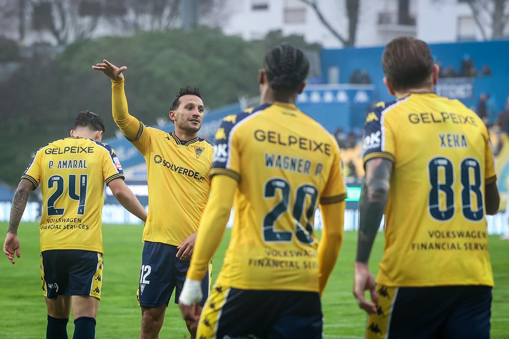 Nhận định Vitoria Guimaraes vs Estoril Praia, 0h ngày 17/08: Ưu thế sân nhà - Ảnh 1