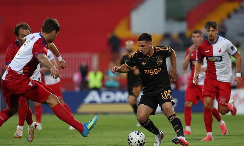 Nhật định phạt góc Ajax vs Vojvodina, 1h00 ngày 31/7 - Ảnh 1