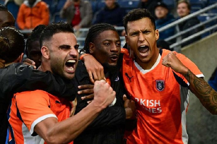 Nhận định Istanbul Basaksehir vs Universitatea Craiova, 0h45 ngày 22/8: Niềm tin vào cửa trên