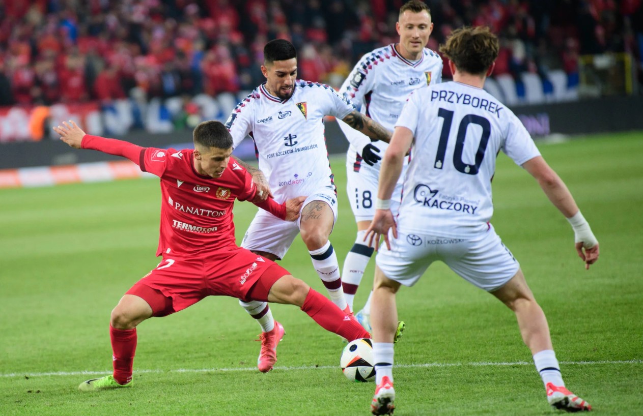 Nhận định, Soi kèo Widzew lodz vs Pogon Szczecin, 1h30 ngày 23/08: Thế trận khó đoán - Ảnh 1