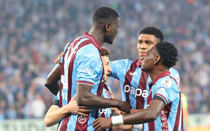 Nhận định Istanbul Basaksehir vs Trabzonspor 0h30 ngày 4/3: Đôi công hấp dẫn - Ảnh 1