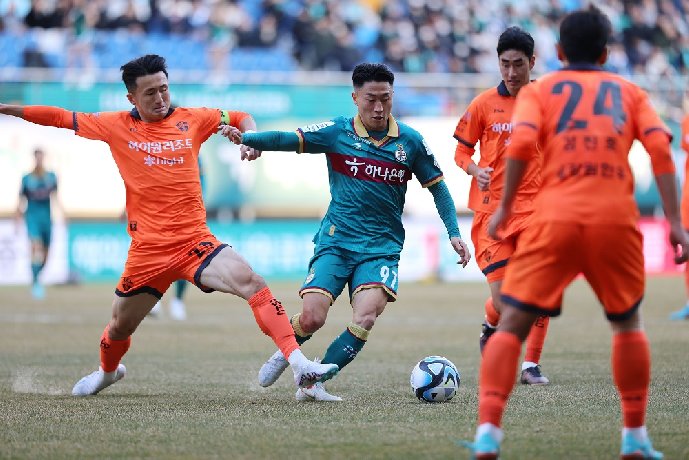 Nhận định Gangwon vs Daejeon Hana Citizen 12h00 ngày 27/9: Phong độ tương đồng