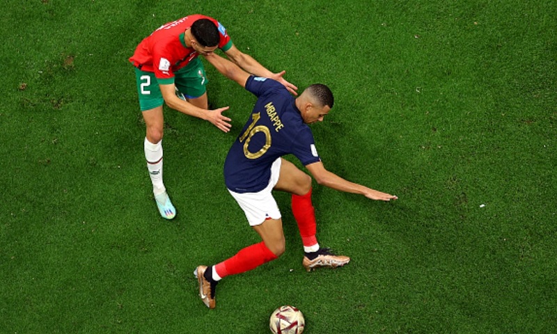 Soi thẻ phạt Pháp vs Morocco, 3h00 ngày 10/7 - Ảnh 1