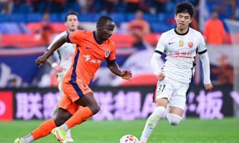 Nhật định phạt góc Shanghai Port vs Qingdao Hainiu, 18h35 ngày 23/8 - Ảnh 1