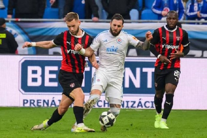  Nhận định CFR Cluj vs Hacken 00h30 ngày 29/08: Khách lấn chủ