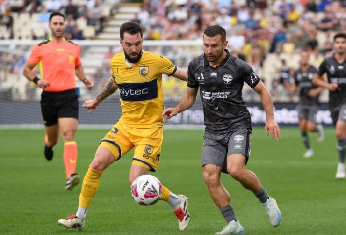  Nhật định phạt góc Central Coast vs Auckland, 15h35 ngày 12/12