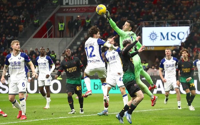  Nhật định phạt góc AC Milan vs Hellas Verona, 18h30 ngày 28/12