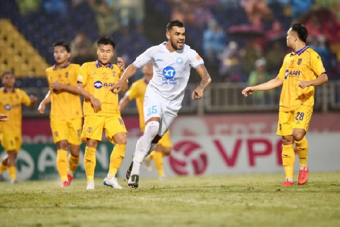  Nhận định Sông Lam Nghệ An vs Nam Định, 18h00 ngày 23/8: Đẳng cấp nhà vua