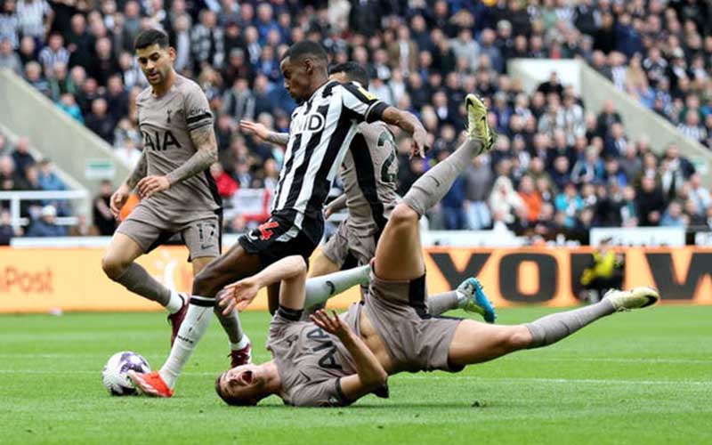 Nhận định Newcastle vs Tottenham 3h00 ngày 30/10: Vé cho Chích Choè - Ảnh 1