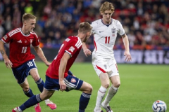 Nhật định phạt góc Anh vs CH Czech, 01h45 ngày 7/10