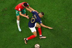 Soi thẻ phạt Pháp vs Morocco, 3h00 ngày 10/7