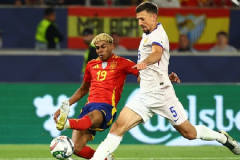 Soi thẻ phạt Pháp vs Tây Ban Nha, 2h00 ngày 15/7