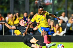 Soi thẻ phạt Uzbekistan vs Colombia, 9h00 ngày 18/6