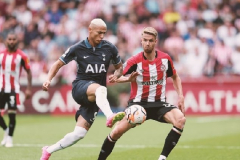 Nhật định phạt góc Brentford vs Tottenham, 23h30 ngày 22/8