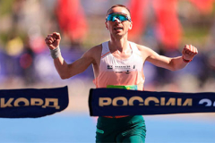 VĐV điền kinh Nga Vladimir Nikitin lập kỷ lục marathon