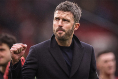 MU ký hợp đồng 2 năm với Carrick