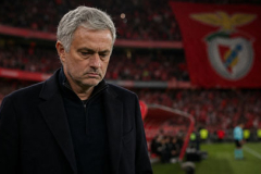Jose Mourinho tạo kỳ tích chưa từng có cùng Benfica nhưng vẫn trắng tay