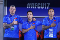 Lê Sỹ Phương, trợ lý ngôn ngữ tại U17 Việt Nam từng là nghệ sỹ hài độc thoại 