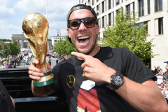 Lukas Podolski giải nghệ ở tuổi 41