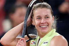 Maja Chwalinska viết nên câu chuyện cổ tích ở Roland Garros