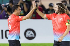 Xavi, Puyol, Makelele và Salgado ‘trình diễn’ trước người hâm mộ Việt Nam