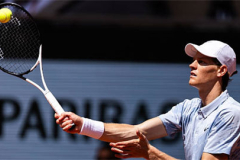 Jannik Sinner làm nóng trước thềm Wimbledon bằng giải sân cỏ ở London