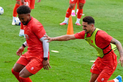 HLV Kim Sang Sik tính xếp 3 tiền đạo nhập tịch cho ĐT Việt Nam tại AFF Cup 2026