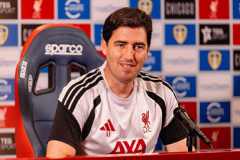 Fan Liverpool hoang mang khi Iraola chê bai dàn sao đội nhà