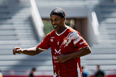 Ronaldinho gây sốc với tham vọng thâu tóm AS Monaco