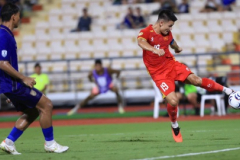 Ngả mũ màn thay người của HLV Kim Sang Sik ở trận Thái Lan vs Việt Nam