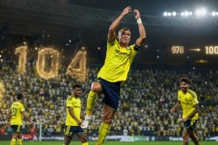 Cú đệm bóng đưa Ronaldo vào lịch sử