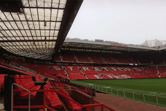 MU khiến fan ngơ ngác với video mưa tại Old Trafford dài một giờ